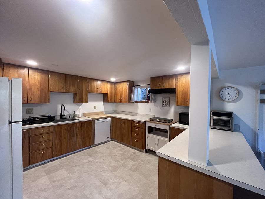 Kitchen (please note this unit has a hot plate and a counter top mini oven)