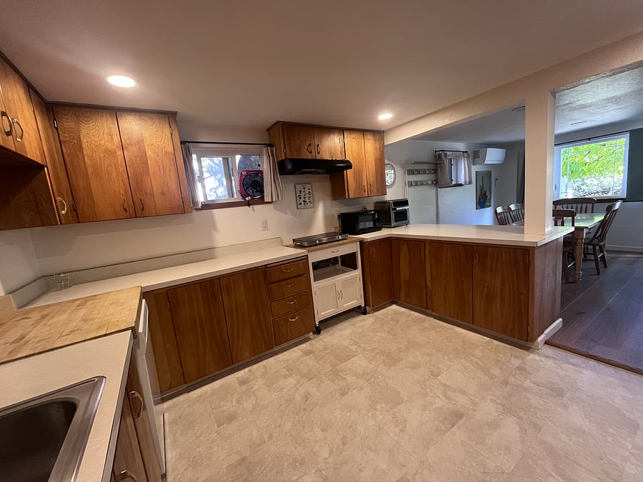 Kitchen (please note this unit has a hot plate and a counter top mini oven)
