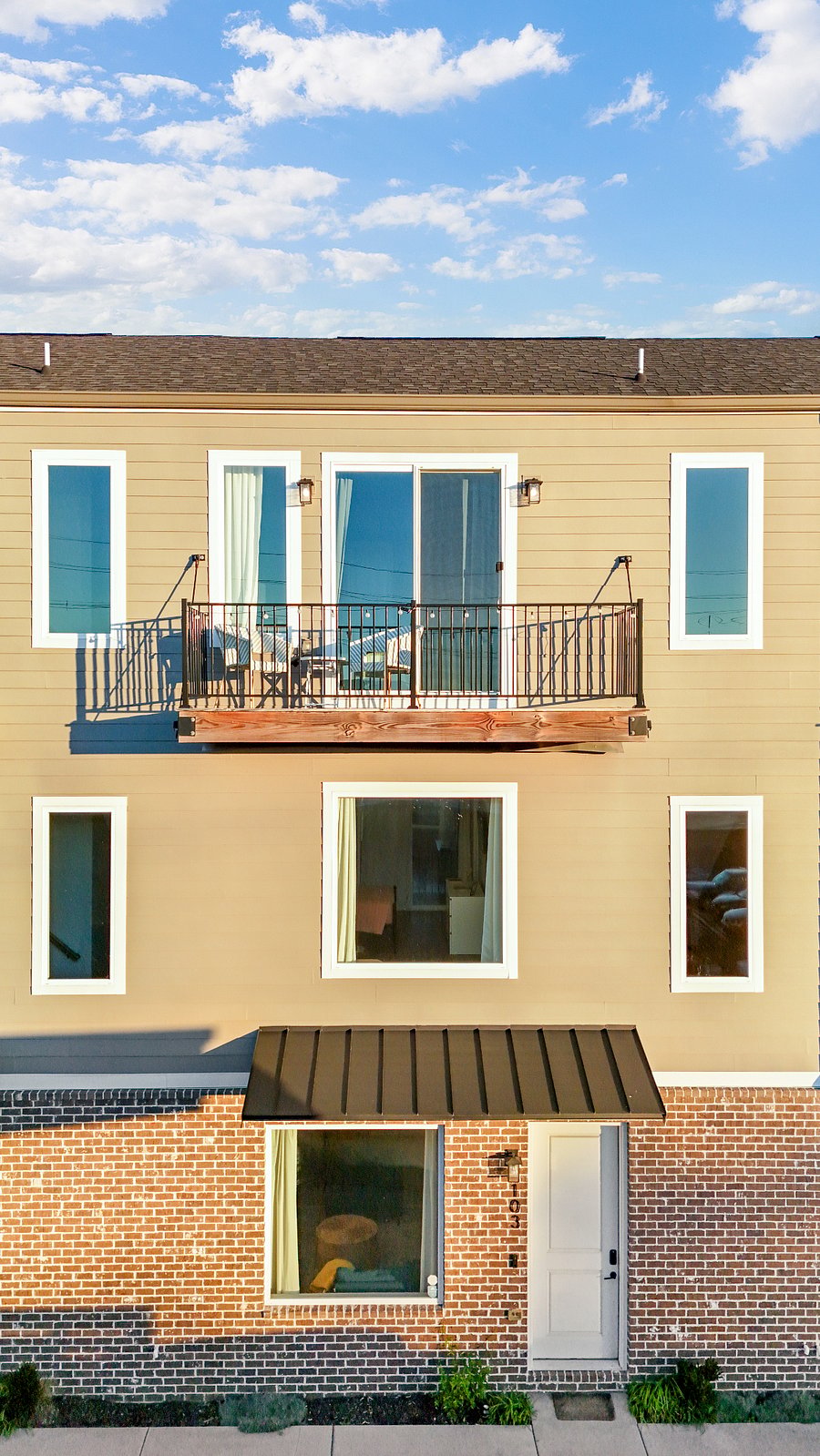 A modern three-story townhouse in Chattanoogas vibrant Southside, offering plenty of space and comfort for an extended stay