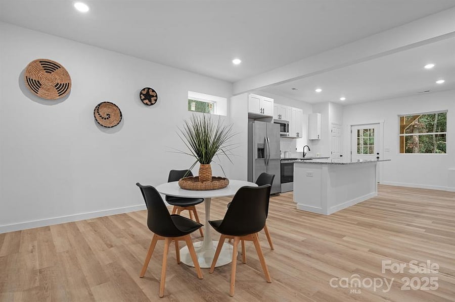 dining/kitchen