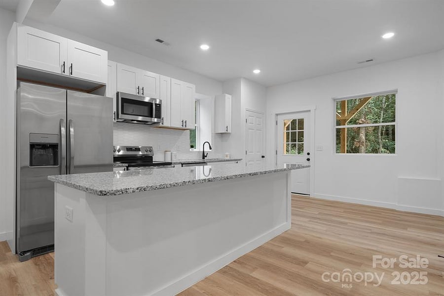 kitchen/entrance
