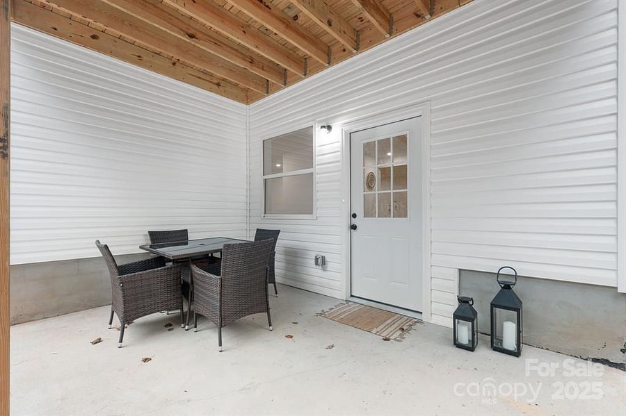 covered deck/ private entrance