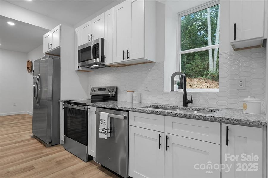 full kitchen