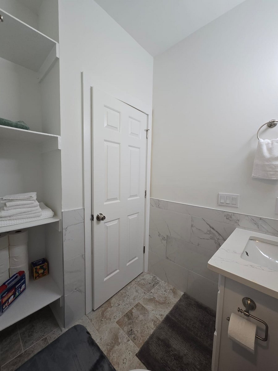 secondary bathroom