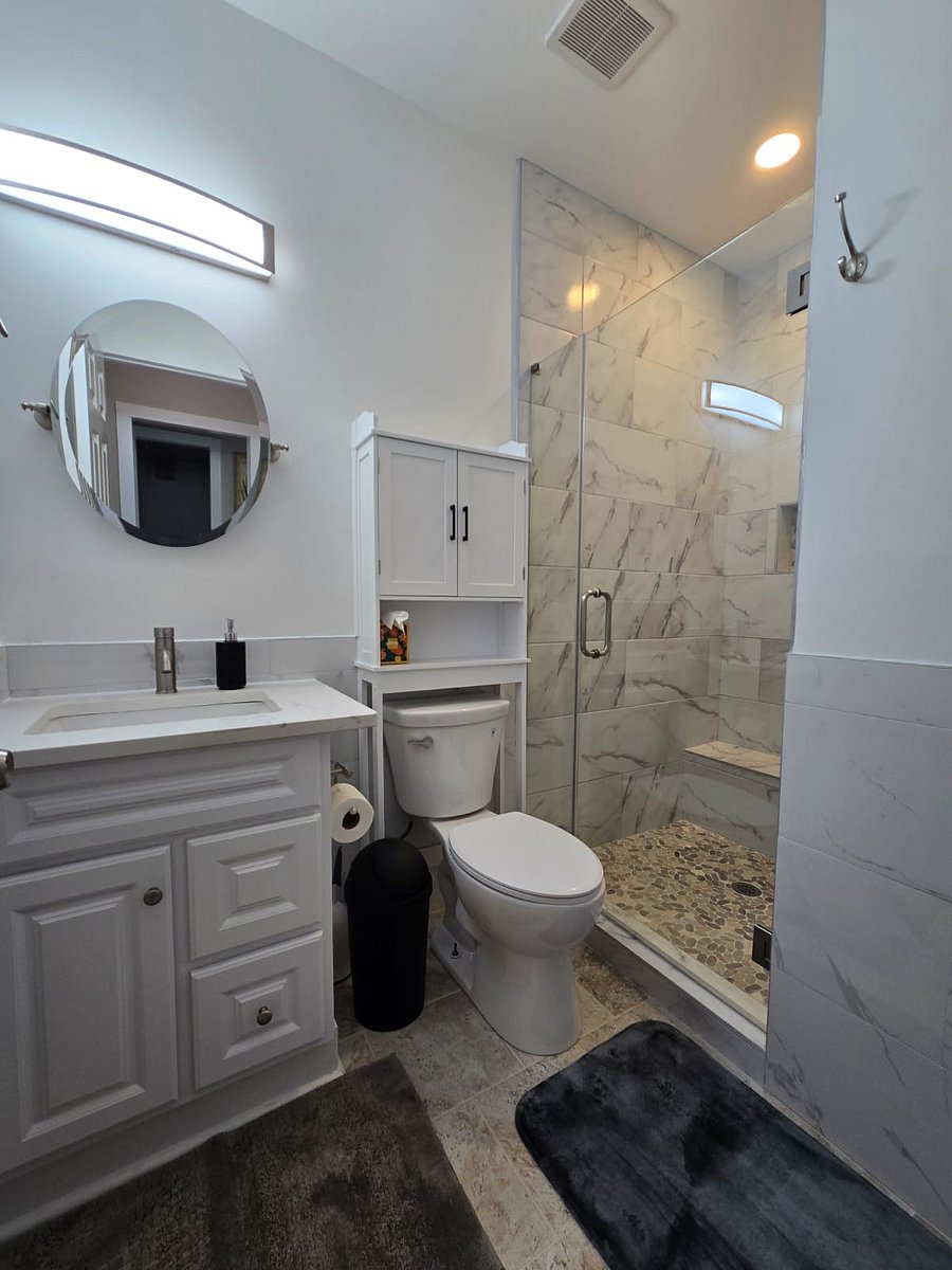secondary bathroom