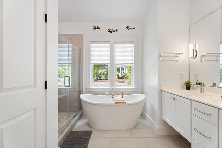 Deep Soaker Tub!