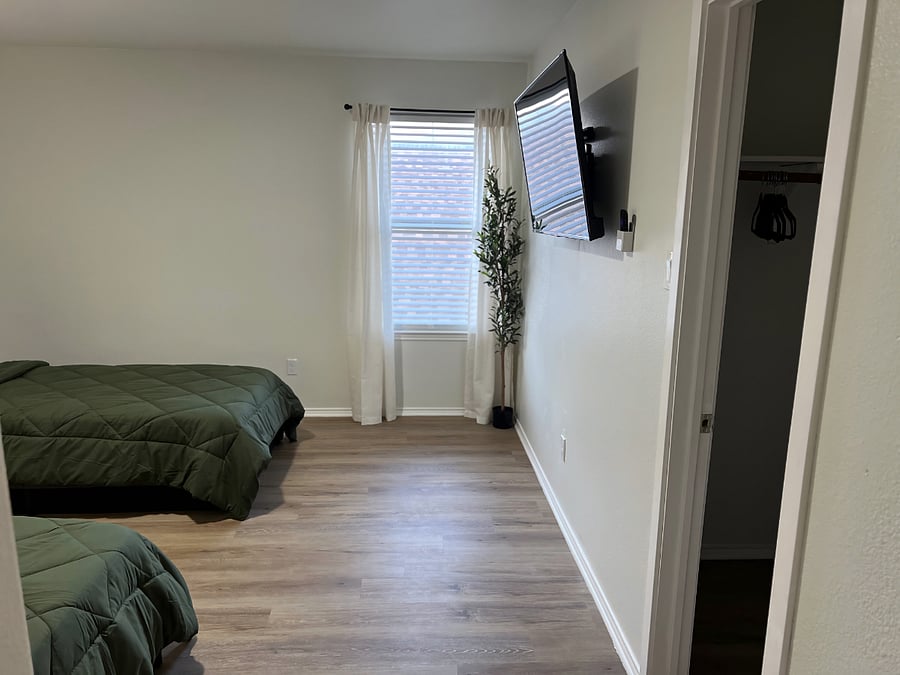 Bedroom 3 w/ 2 Twin XL Beds