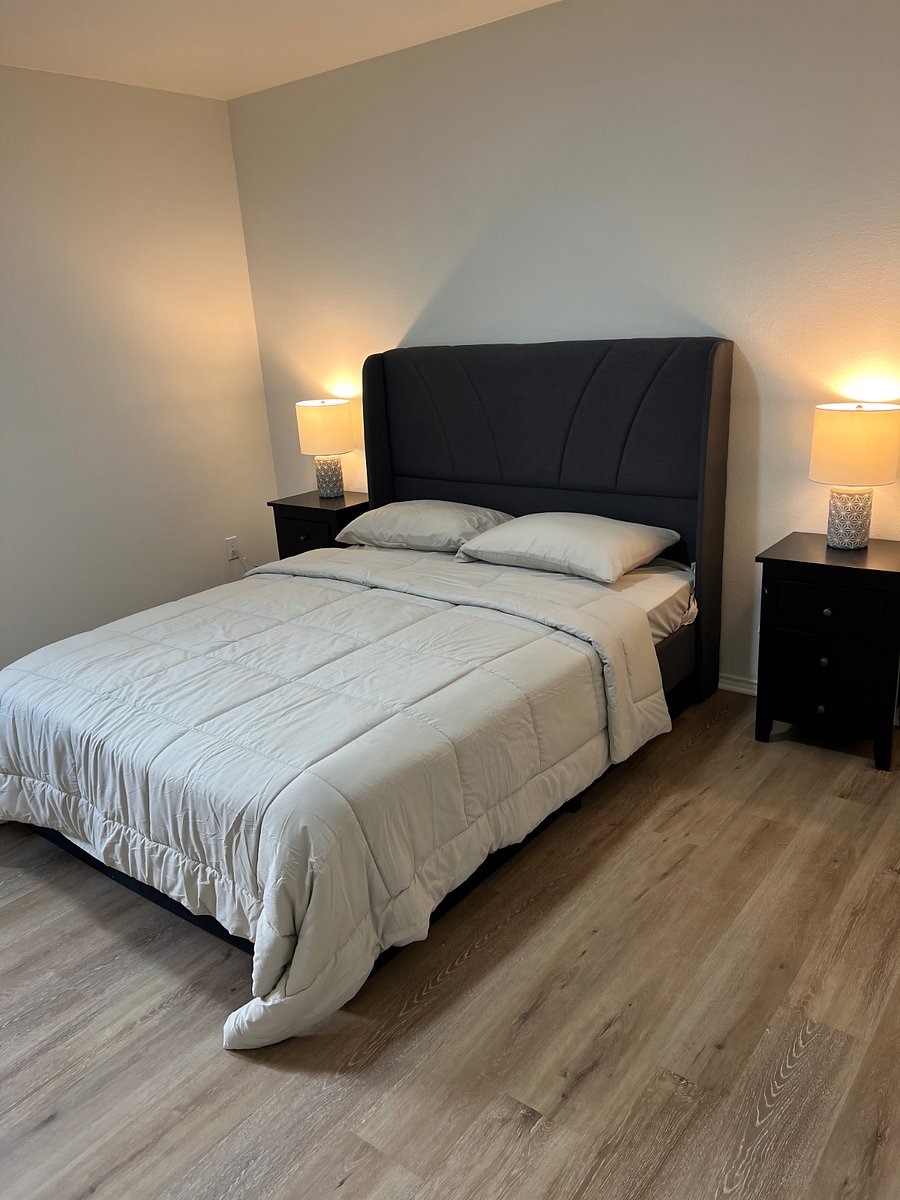 Bedroom 4 w/Queen Bed