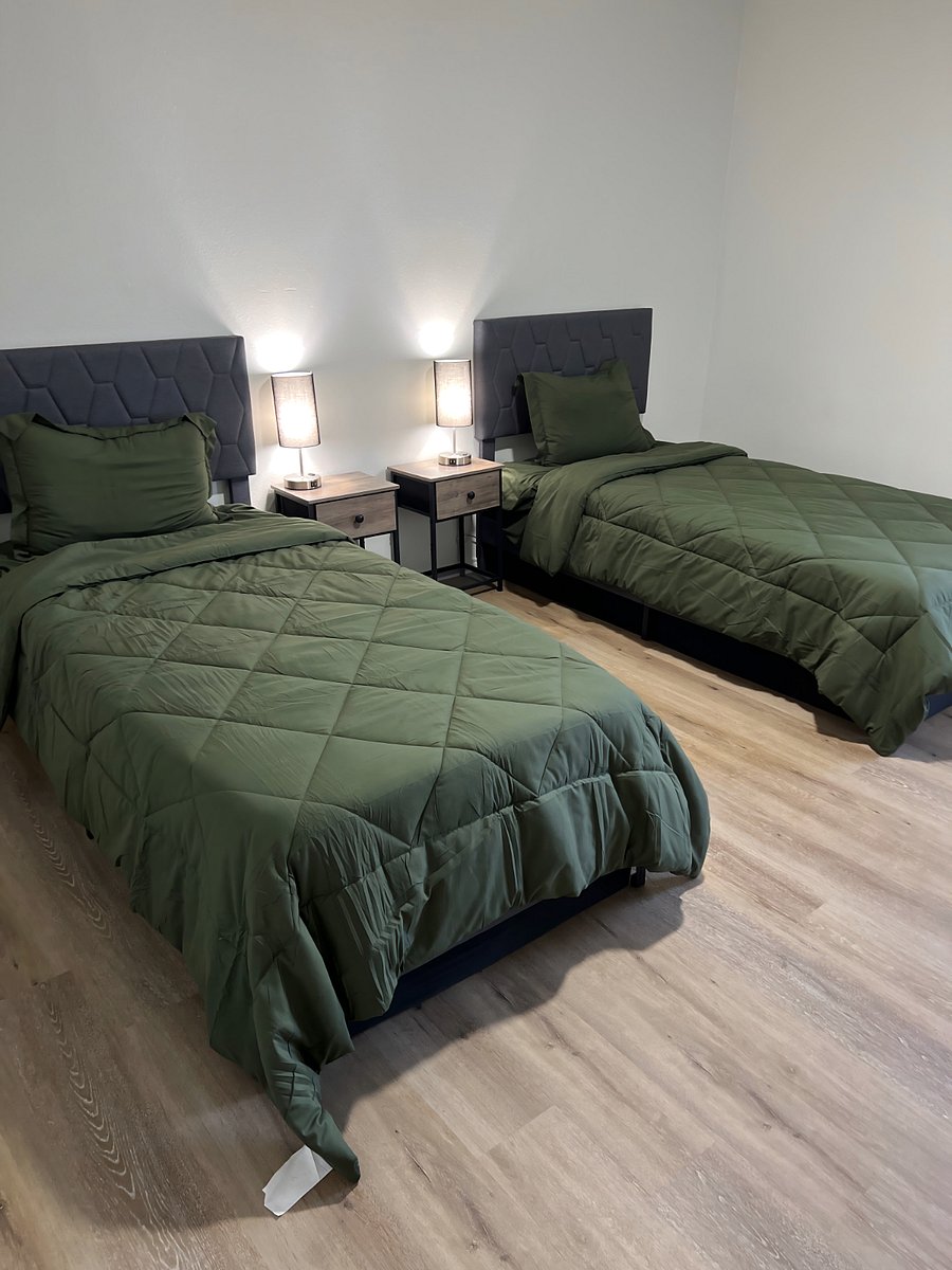 Bedroom 3 w/ 2 Twin XL Beds