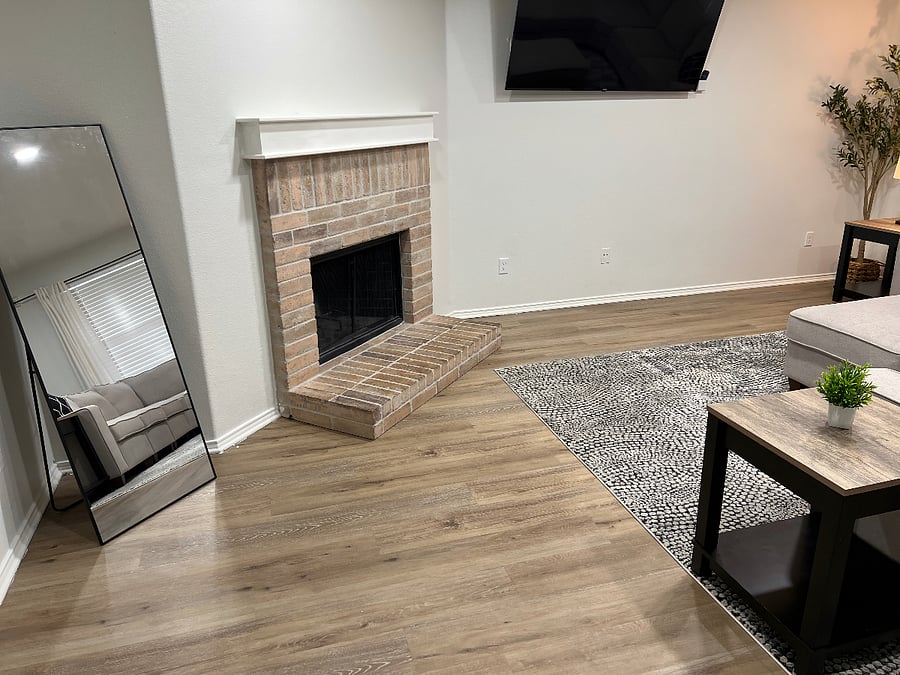 Family Room w/Fireplace