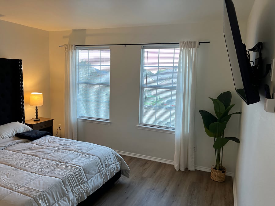 Bedroom 2 w/Queen Bed