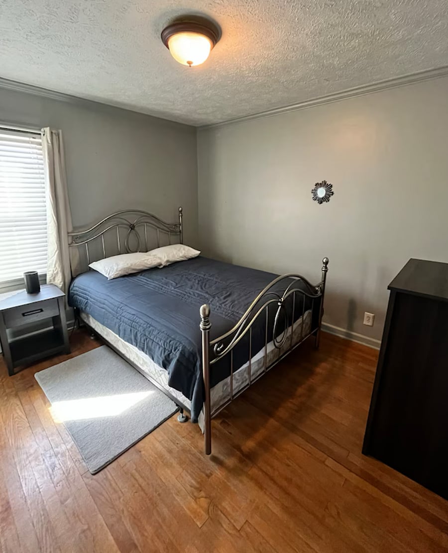 queen bedroom