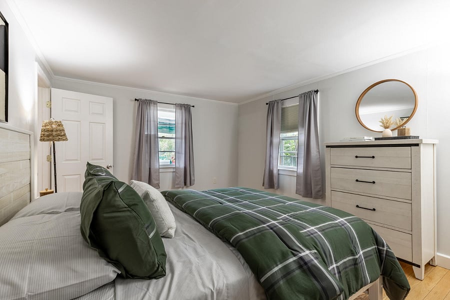 Bd # 1 - queen bed
