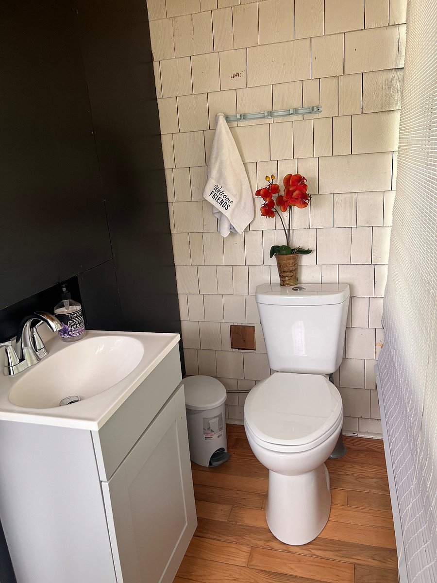 1/2 bathroom