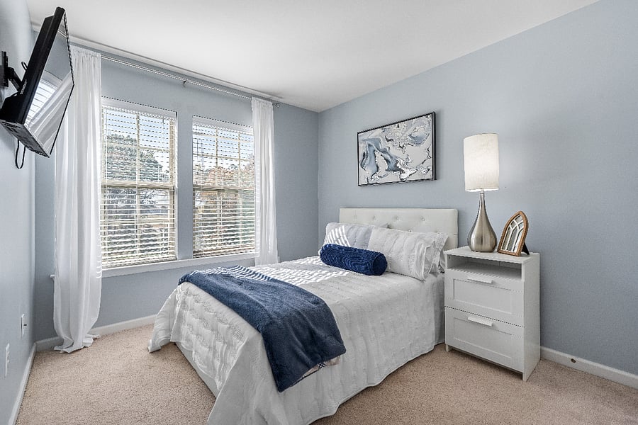 Second bedroom full size bed