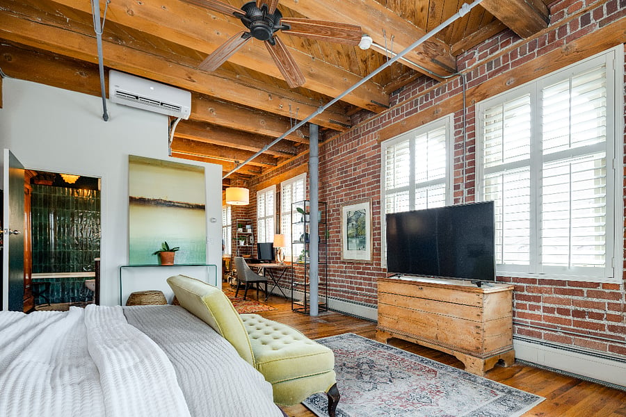 Large one bedroom - corner