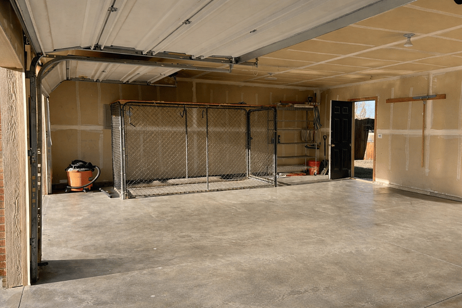 3 car insulated garage. Third bay has 4 X 10 kennel. Can be relocated with landlord approval.