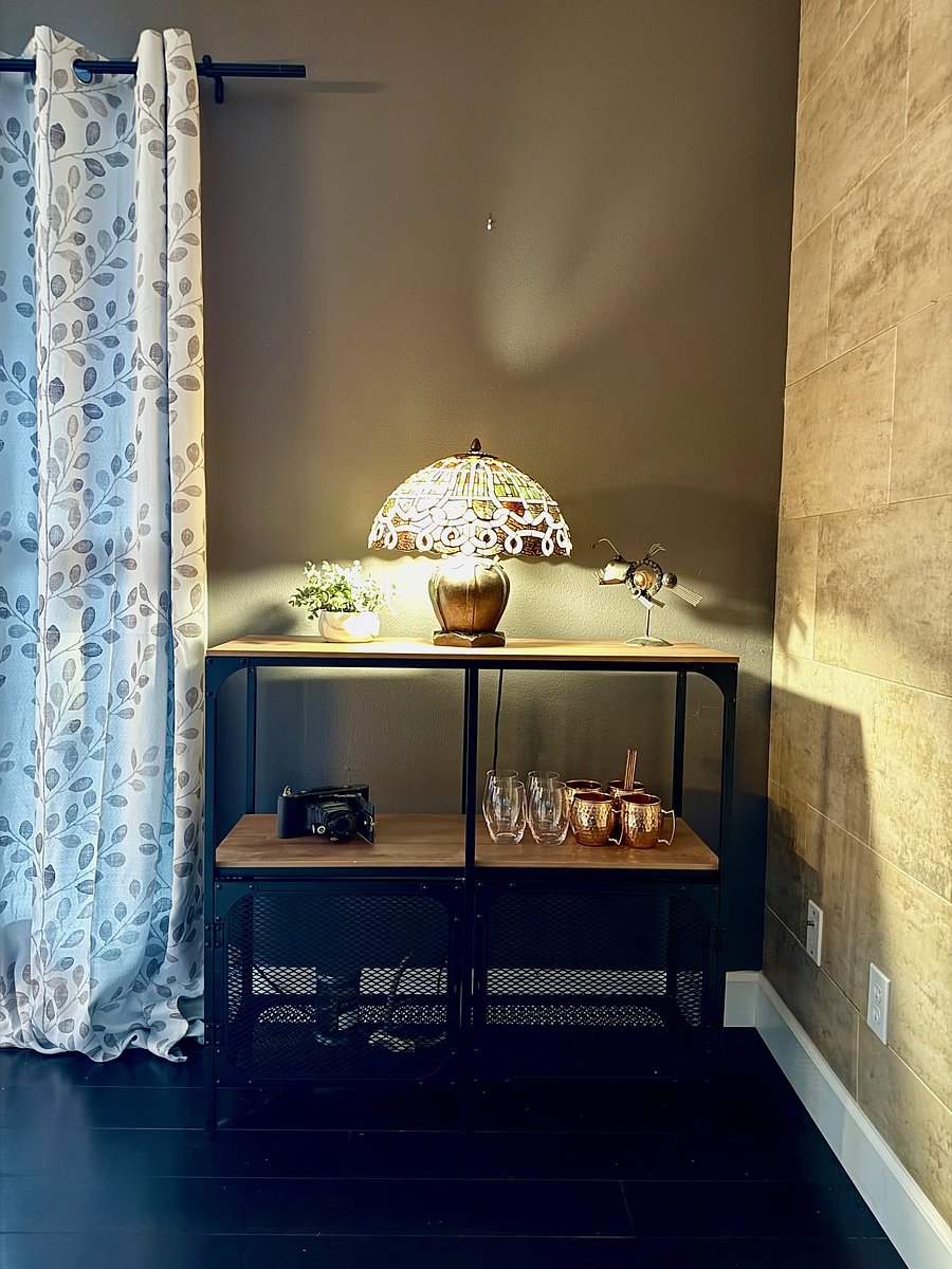 Owners' decor for your use.