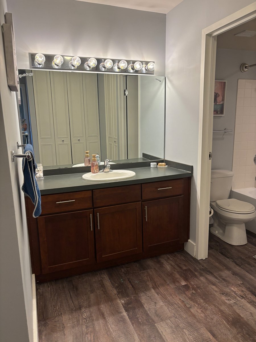 Seperate dressing room with sink