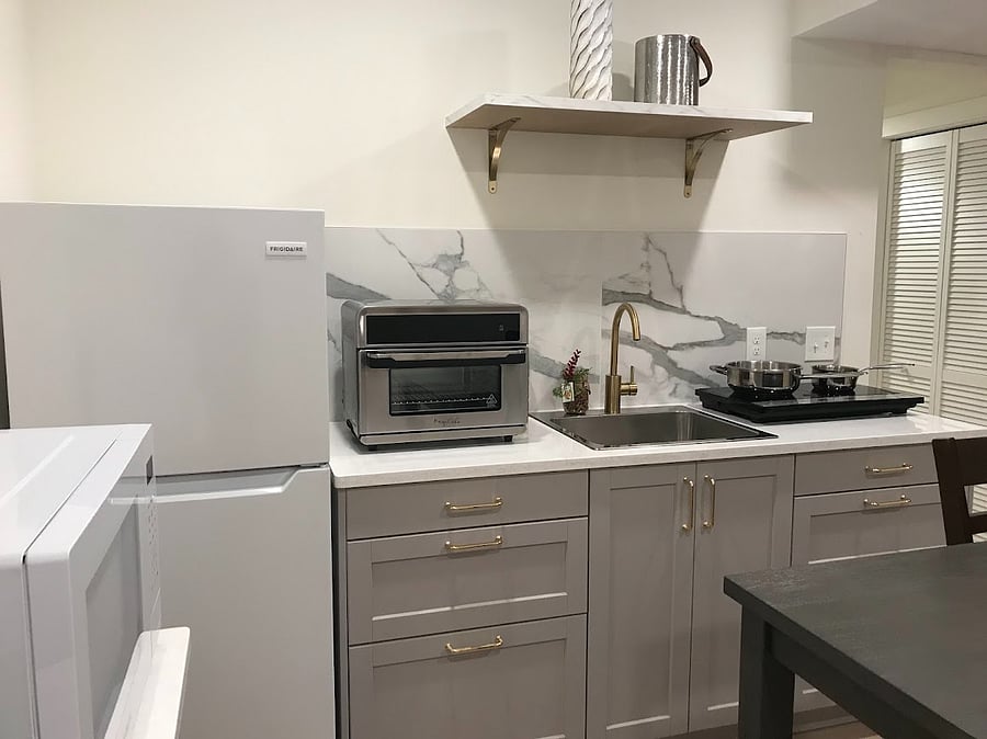 Fully Equipped Kitchenette and dining area