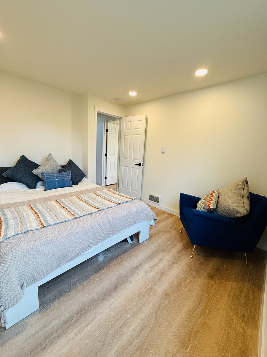 Bedroom #3 with queen bed