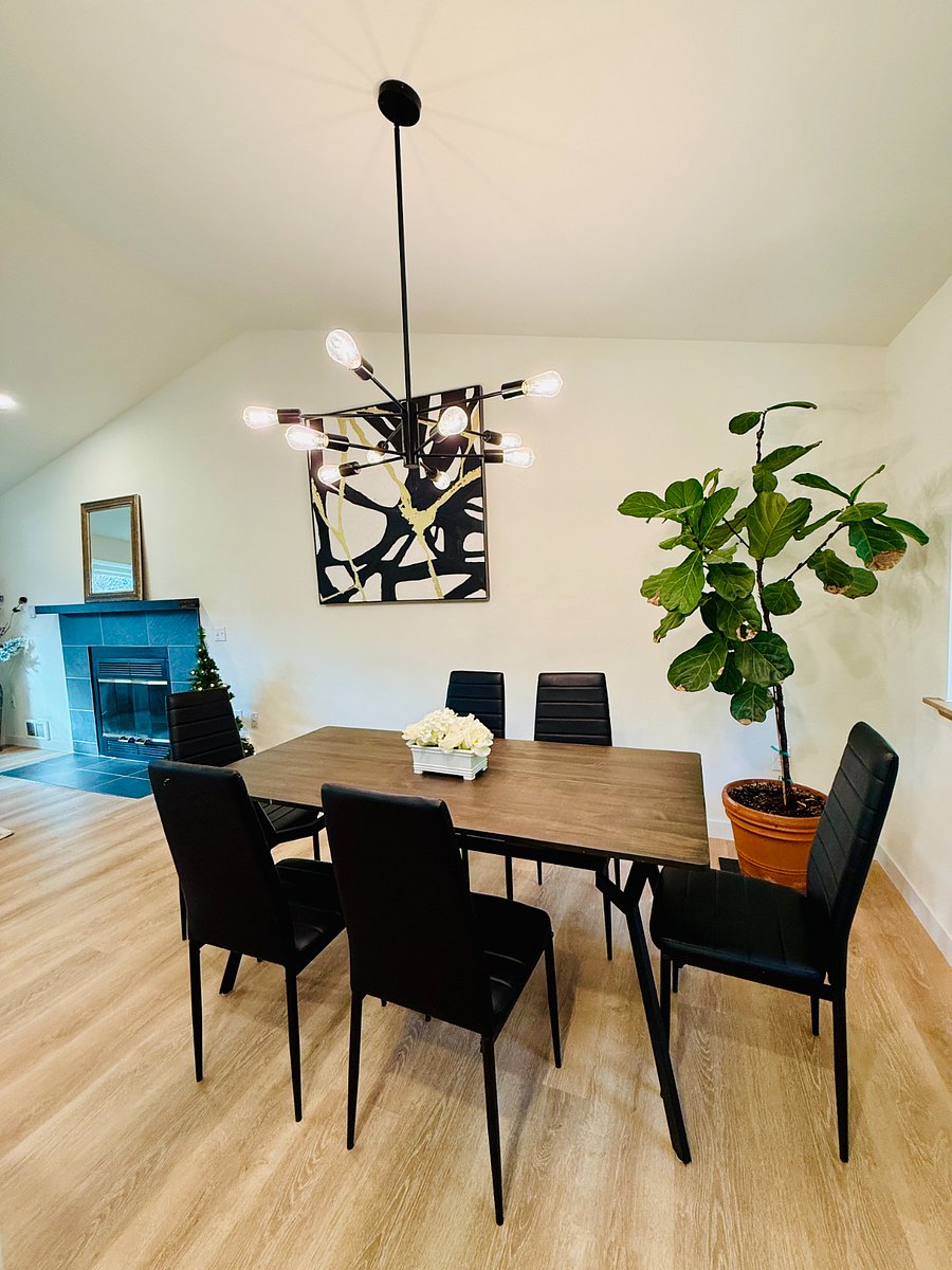Open concept dinning area