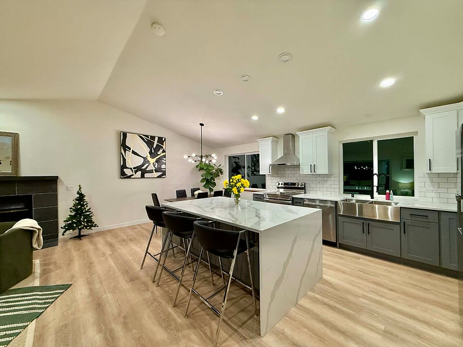 Open concept living/kitchen