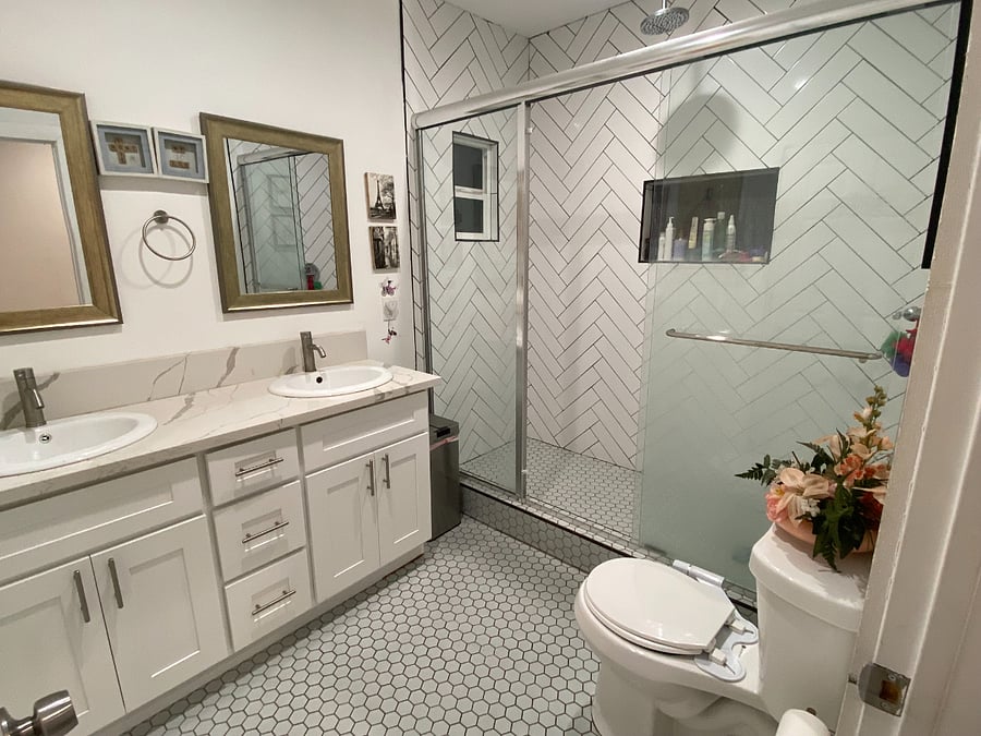 Master bathroom (private) 
