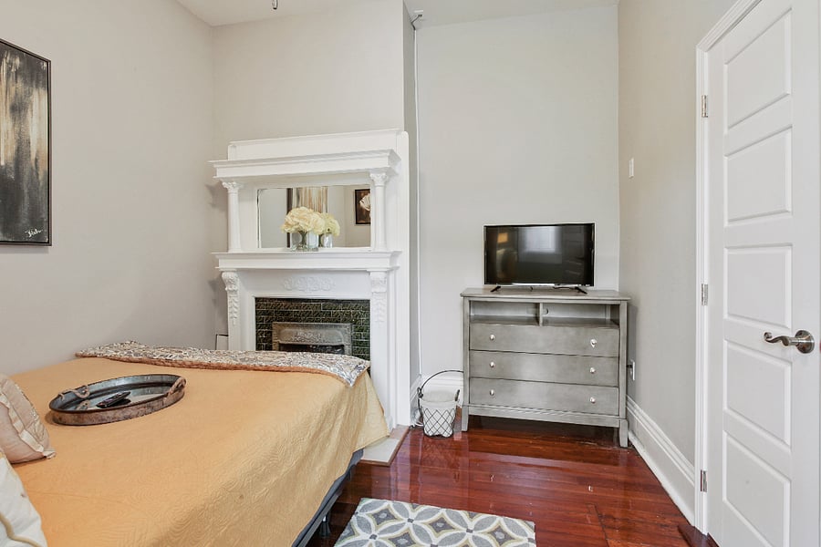 Queen Bed Room