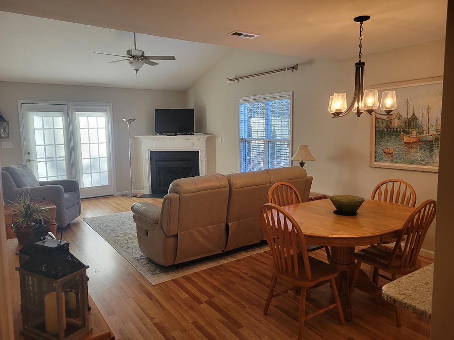 Living/Dining Area