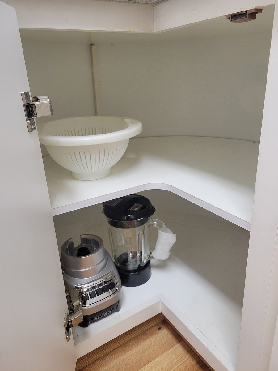 Kitchen - Cabinet/Blender/Colander