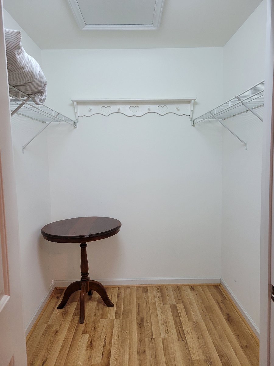 BR 1 Walk-in Closet