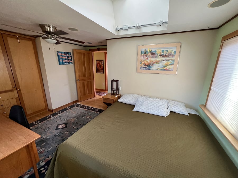 Tree Bedroom w/Skylight!