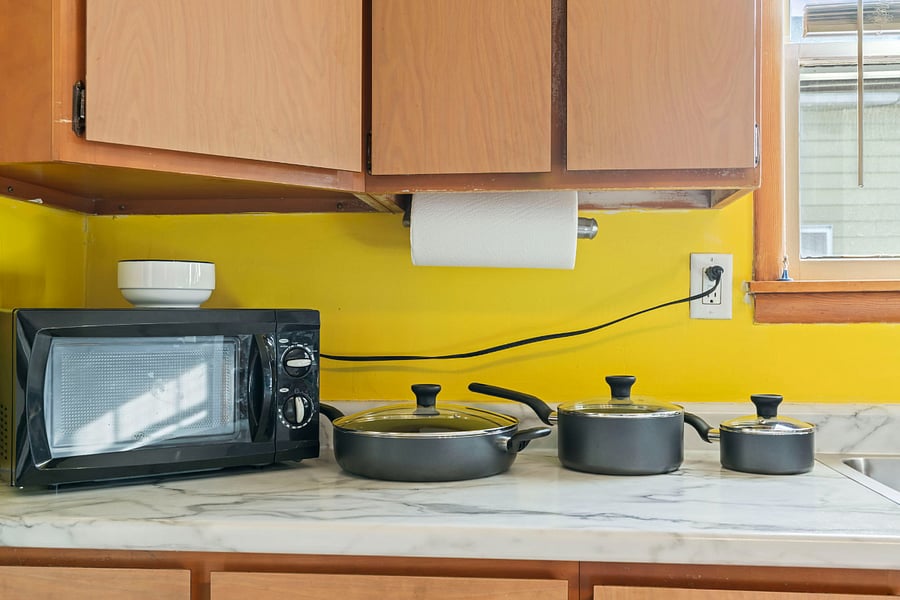 Everything you need for cooking, baking, snacking, or making family meals.
Fully stocked supplies: pots, pans, salt, pepper, cooking spray, sugar, knives.
Bakeware (baking sheets, casserole dish).
Full dinnerware + glassware.
And much more!