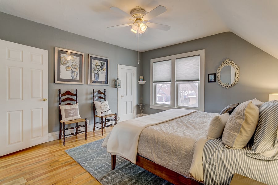 upper level king room