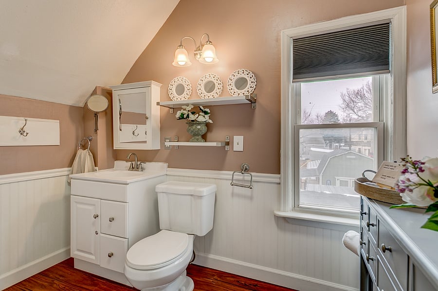upper level bathroom/shower