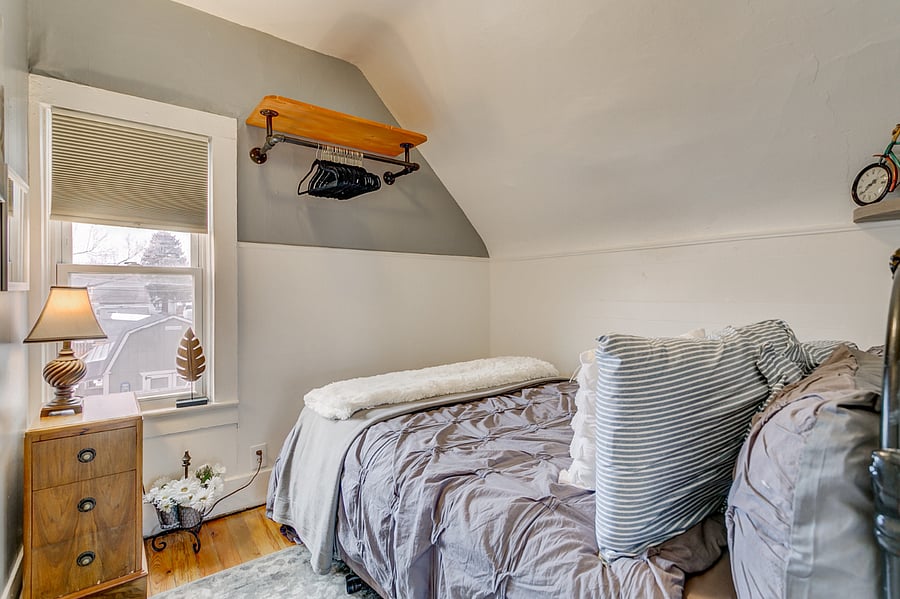upper level bedroom (full)