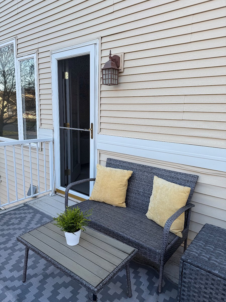 Outdoor private patio off of Living Room