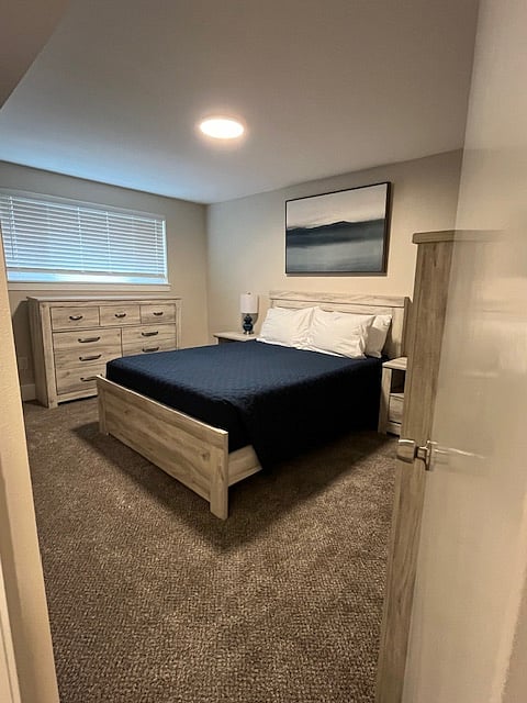2nd Comfortable Queen bed w/ electric adjustable bed frame