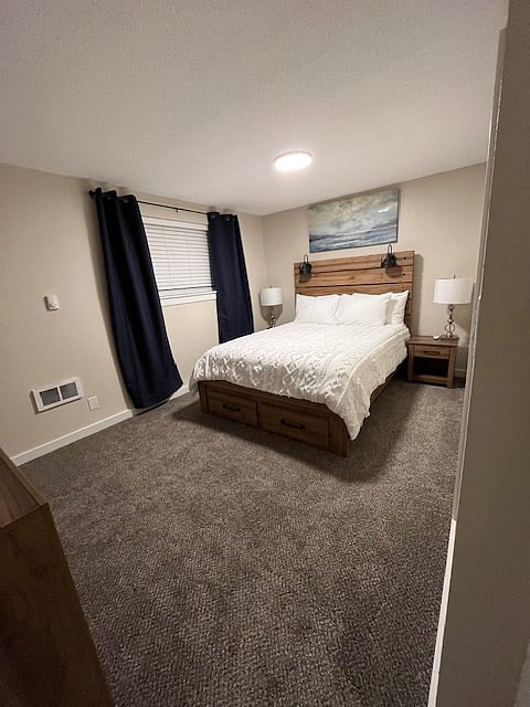 Comfortable Queen bed w/ electric adjustable bed frame