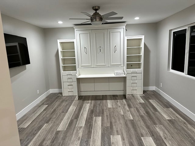 Murphy Bed w/ desk