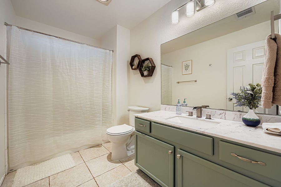 Shared full bathroom on 2nd floor conveniently located near 3 bedrooms