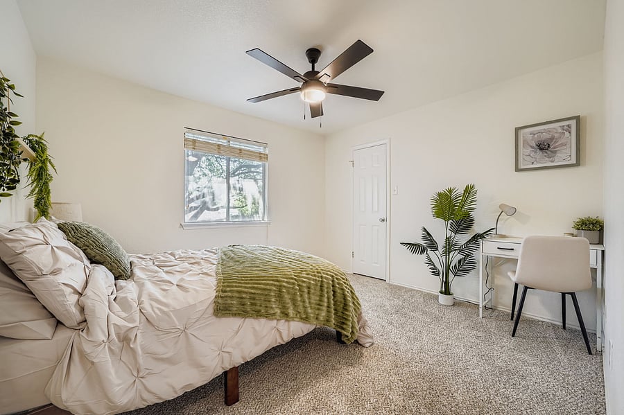 Additional bedroom ideal as a kids room or for guests