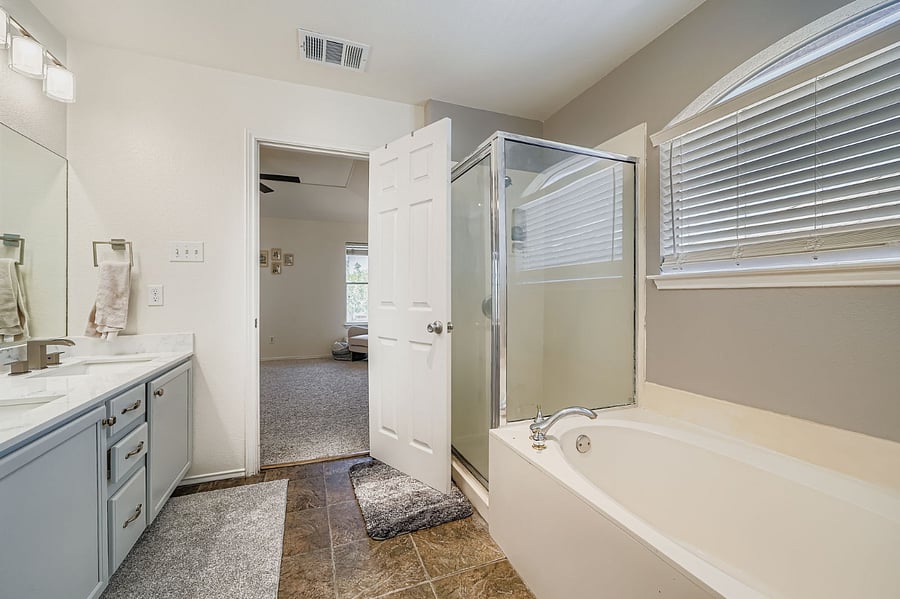 Private ensuite bathroom with full amenities