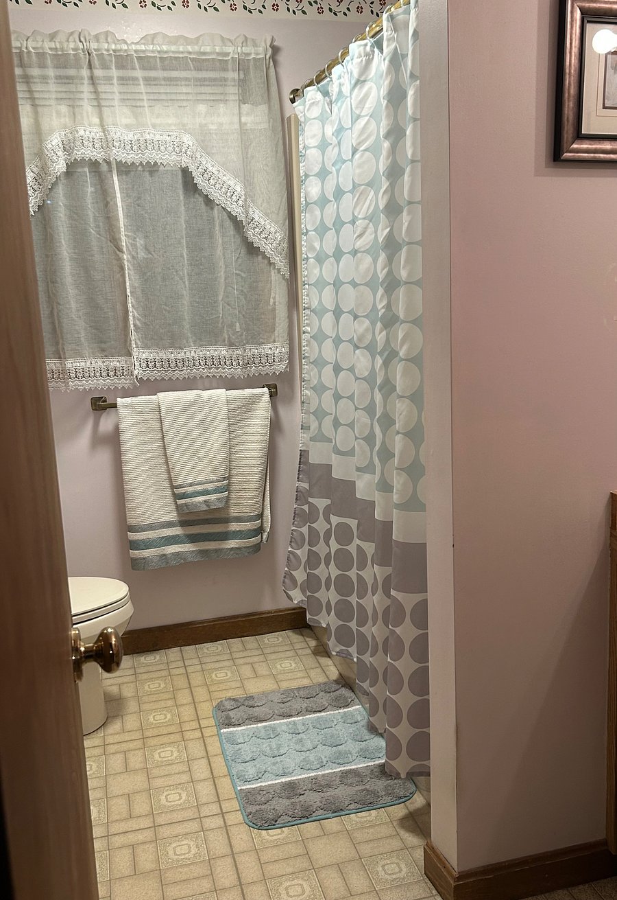 upstairs full bathroom
