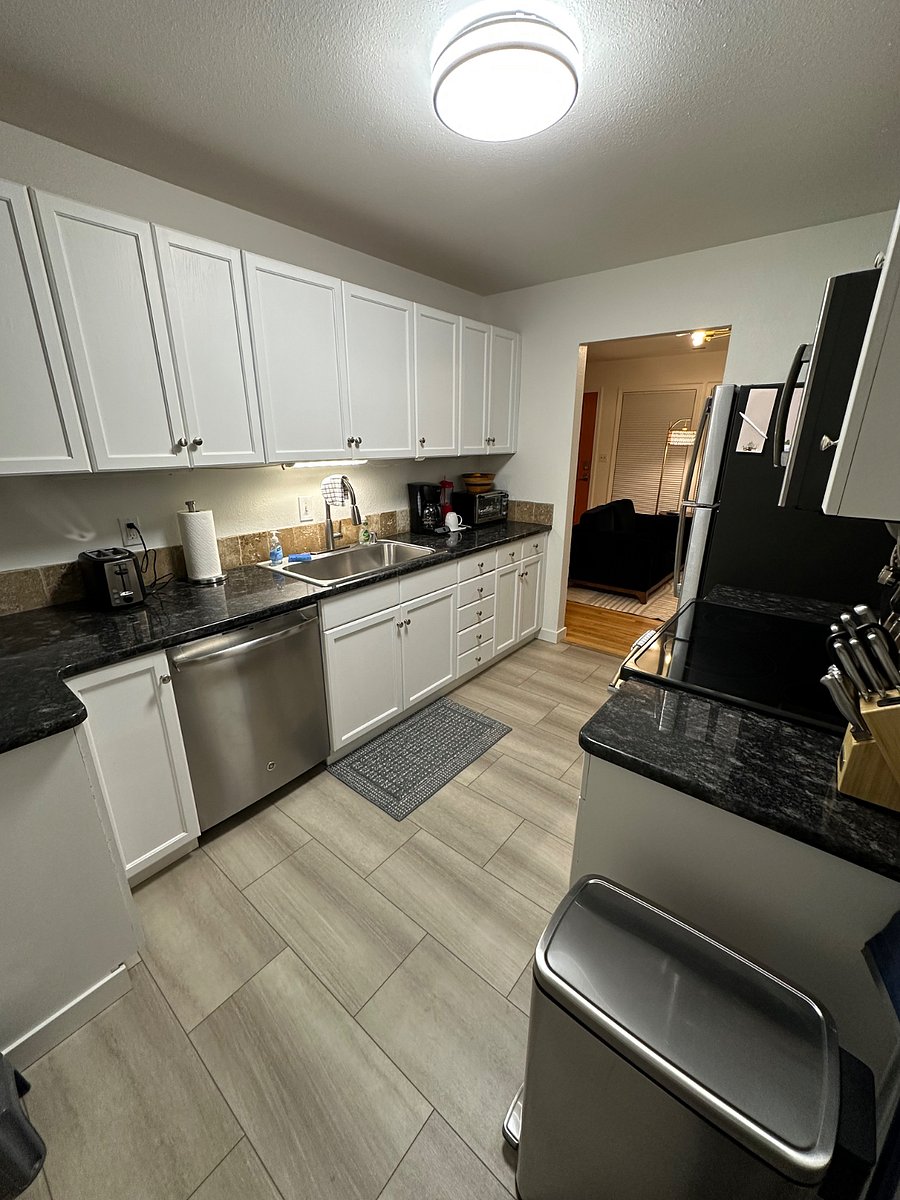 kitchen (shared), main floor