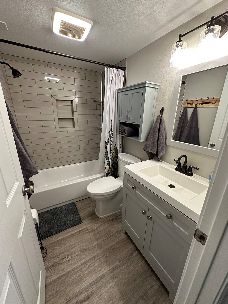 full bathroom (shared), basement