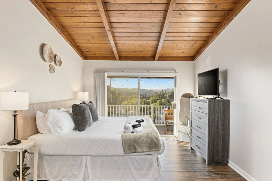 Upstairs: King Bedroom