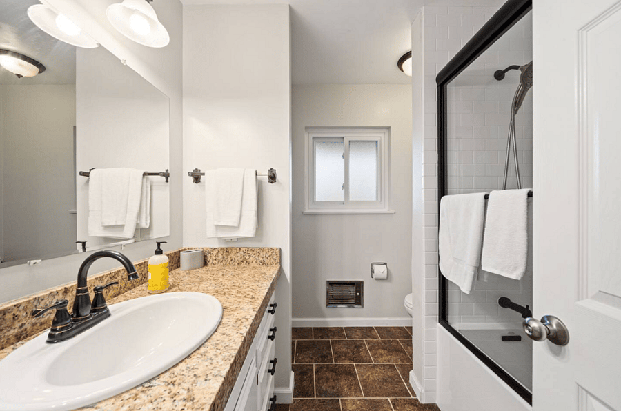 Upstairs Full Bathroom 2