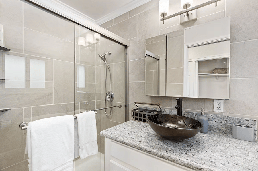 Upstairs Full Bathroom 1